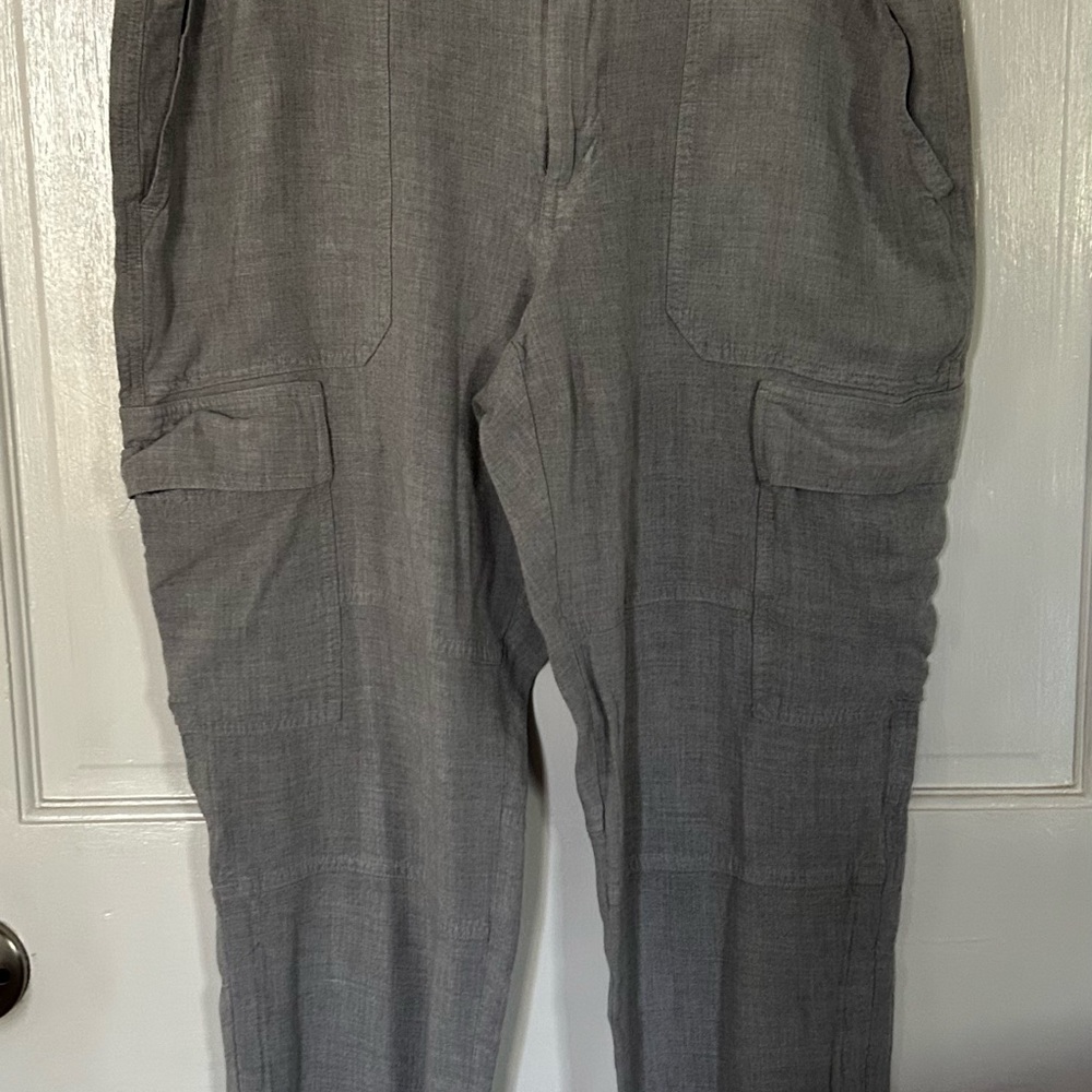 Woman’s Khaki Linen Blend Cargo Ankle Pants